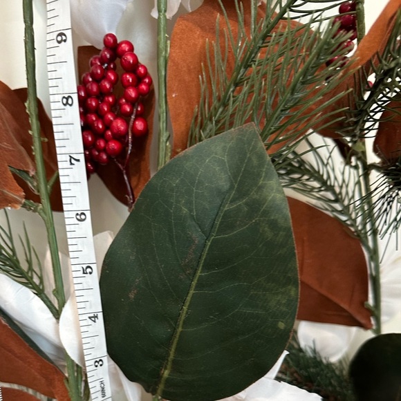 ✨NWT Ashland MAGNOLIA & RED BERRY GARLAND 6ft CHRISTMAS 🎄 - Picture 12 of 15